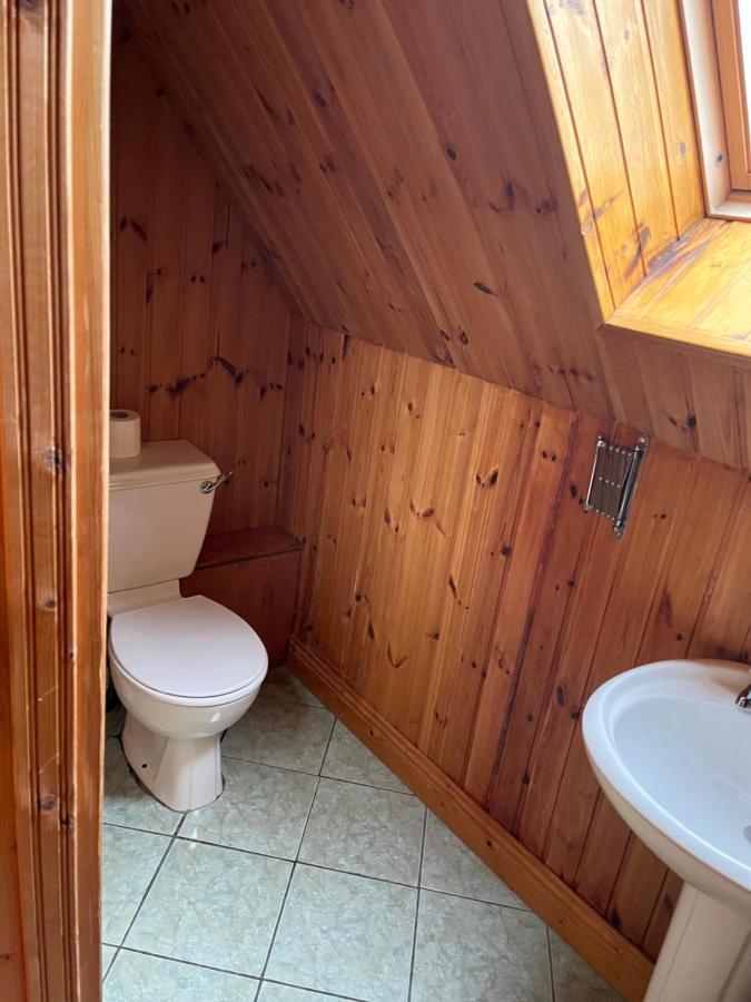 Cosy Lakeside Chalet With Option To Add Private Hot Tub Duneena Buitenkant foto