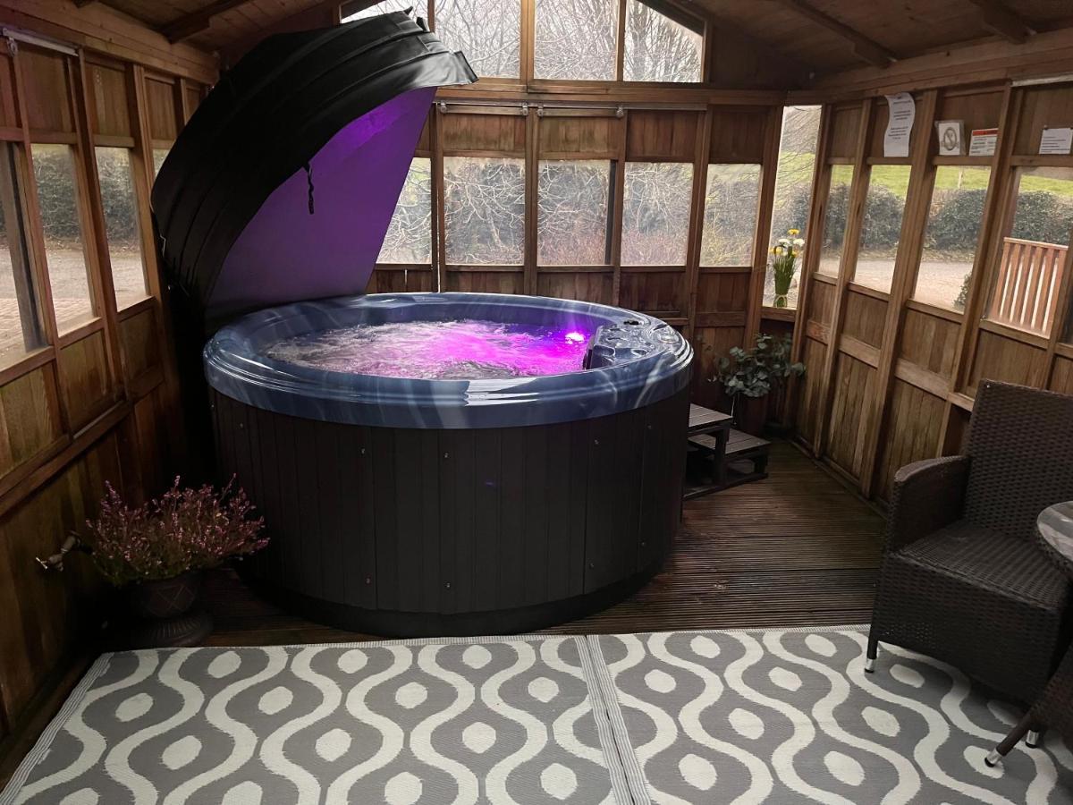 Cosy Lakeside Chalet With Option To Add Private Hot Tub Duneena Buitenkant foto