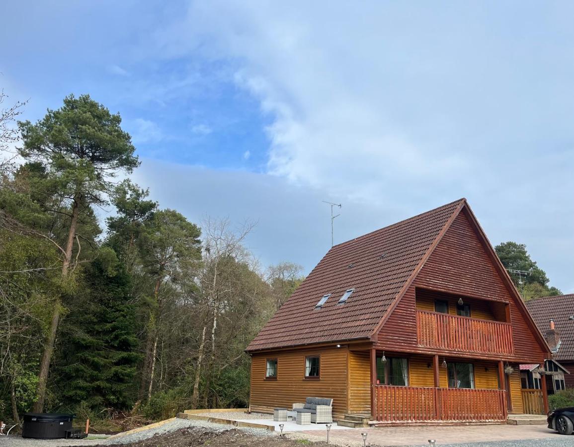 Cosy Lakeside Chalet With Option To Add Private Hot Tub Duneena Buitenkant foto